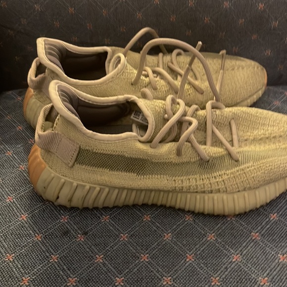 Jezzy sneakers size 7 us wore 1 time beige - Picture 3 of 5